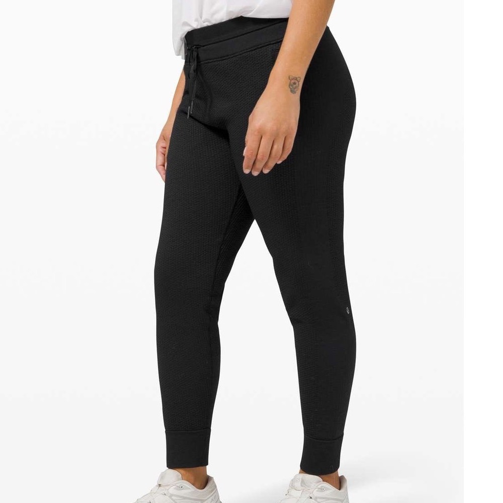 Lululemon Engineered Warmth Jogger Black‎ Athletic Pants Size 4